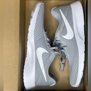 Nike Women's Tanjun Shoes- Size 9